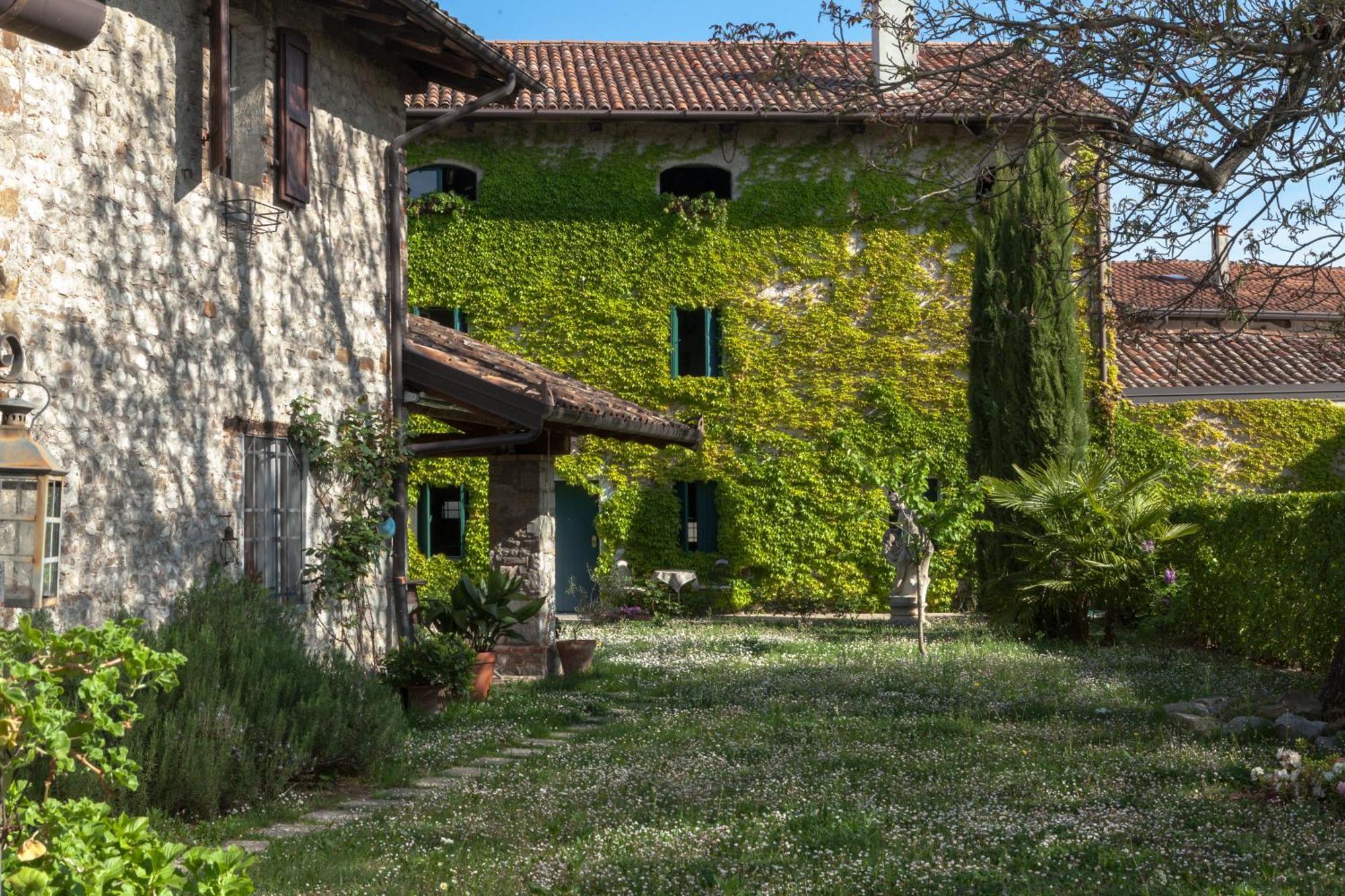 B&B La Casa Del Sole Manzano Εξωτερικό φωτογραφία